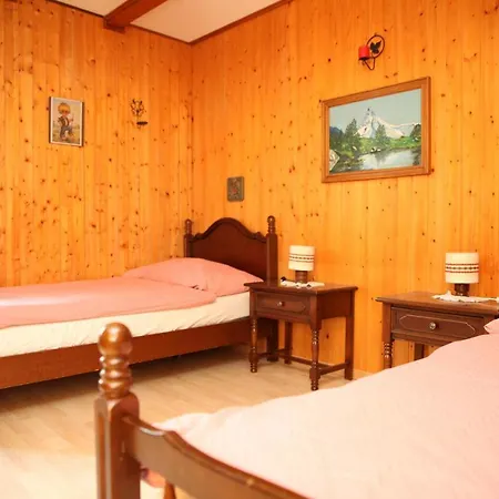 Hotell La Cibourg, Centre De Renan
